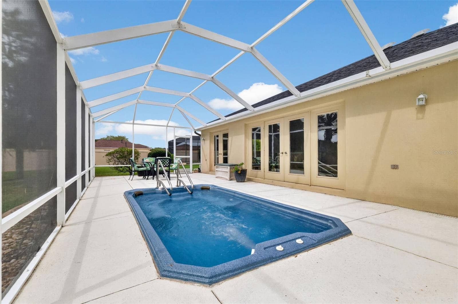 Expansive 756sf Birdcage with Swim Spa