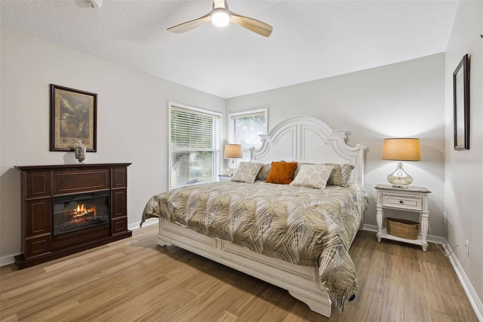 3300 SARATOGA DRIVE, Tavares, FL 32778 3300 SARATOGA DRIVE, Tavares, FL 32778