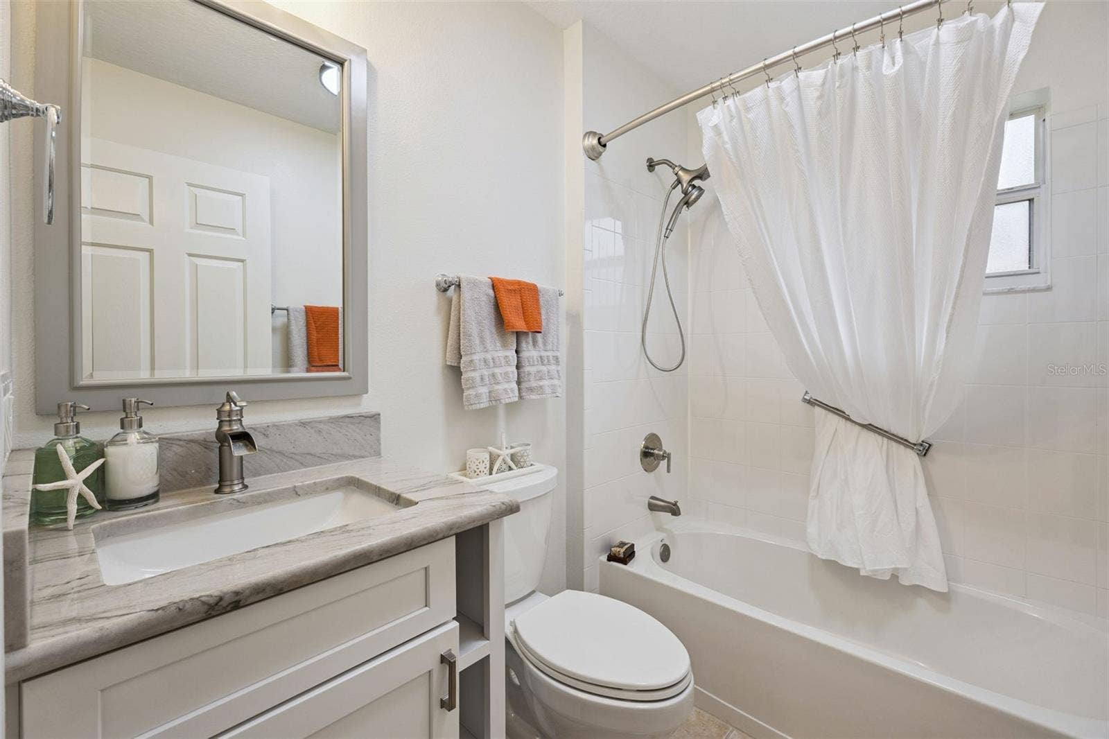 3300 SARATOGA DRIVE, Tavares, FL 32778 3300 SARATOGA DRIVE, Tavares, FL 32778
