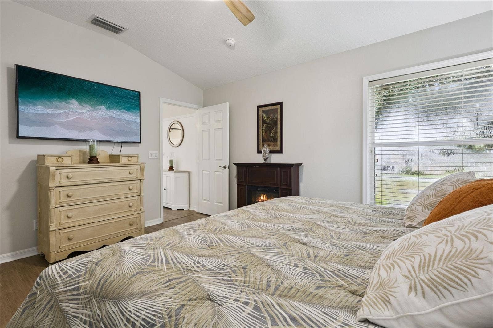 3300 SARATOGA DRIVE, Tavares, FL 32778 3300 SARATOGA DRIVE, Tavares, FL 32778