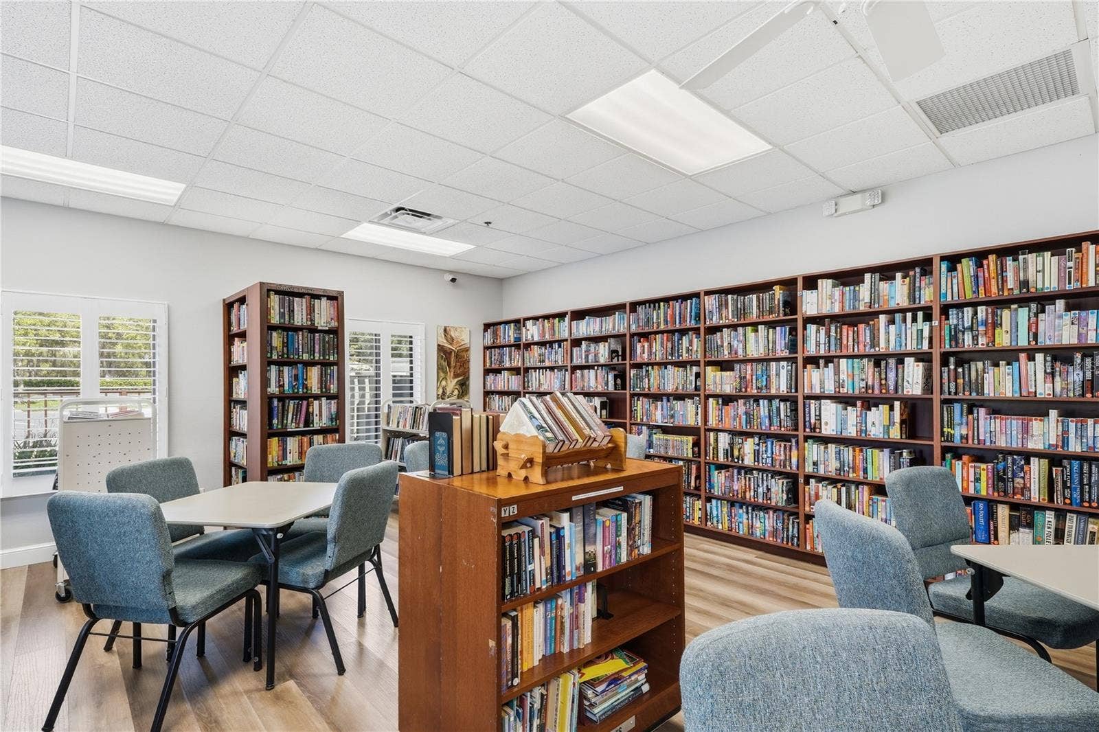21736 PRINCESS GRACE COURT, Leesburg, FL 34748 The well-stocked LIBRARY at the Rec Center has a wide variety of books.