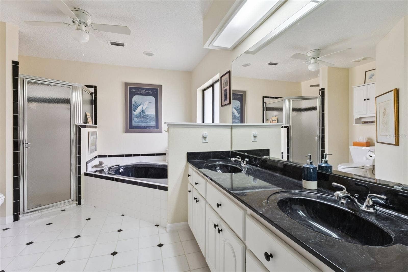 21736 PRINCESS GRACE COURT, Leesburg, FL 34748 PRIMARY EN SUITE has DUAL SINKS, SOAKER TUB & WALK-IN SHOWER.