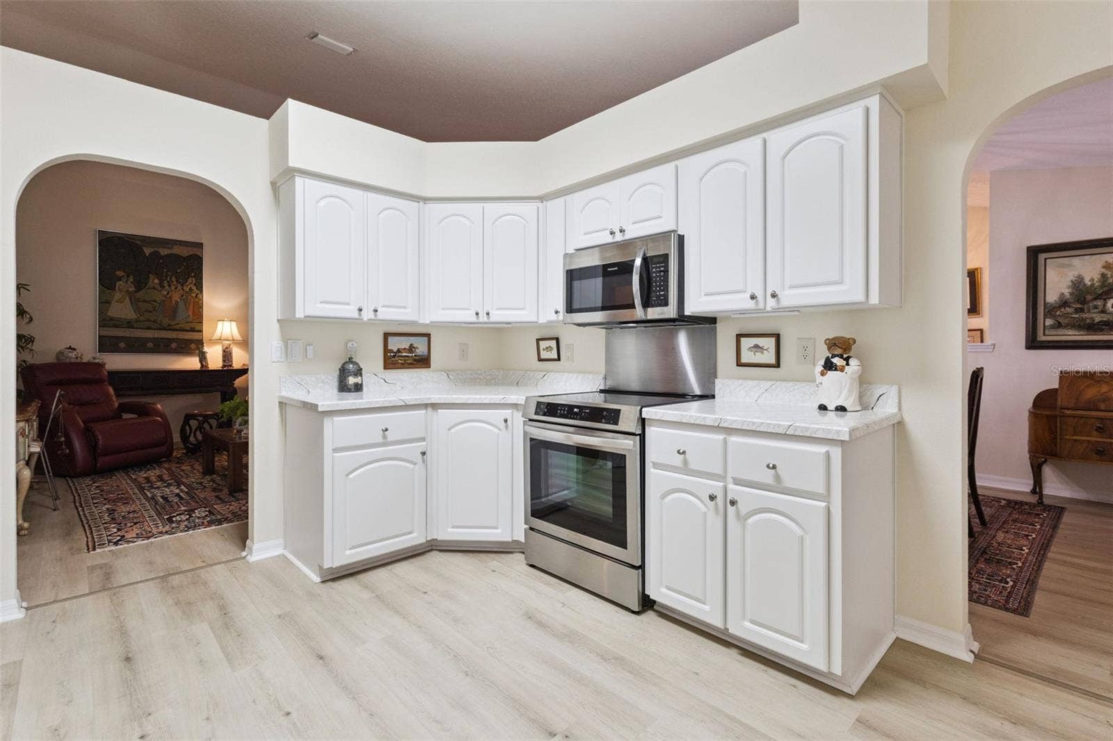 21736 PRINCESS GRACE COURT, Leesburg, FL 34748 KITCHEN OPENS TO LIVING ROOM & DINING AREA