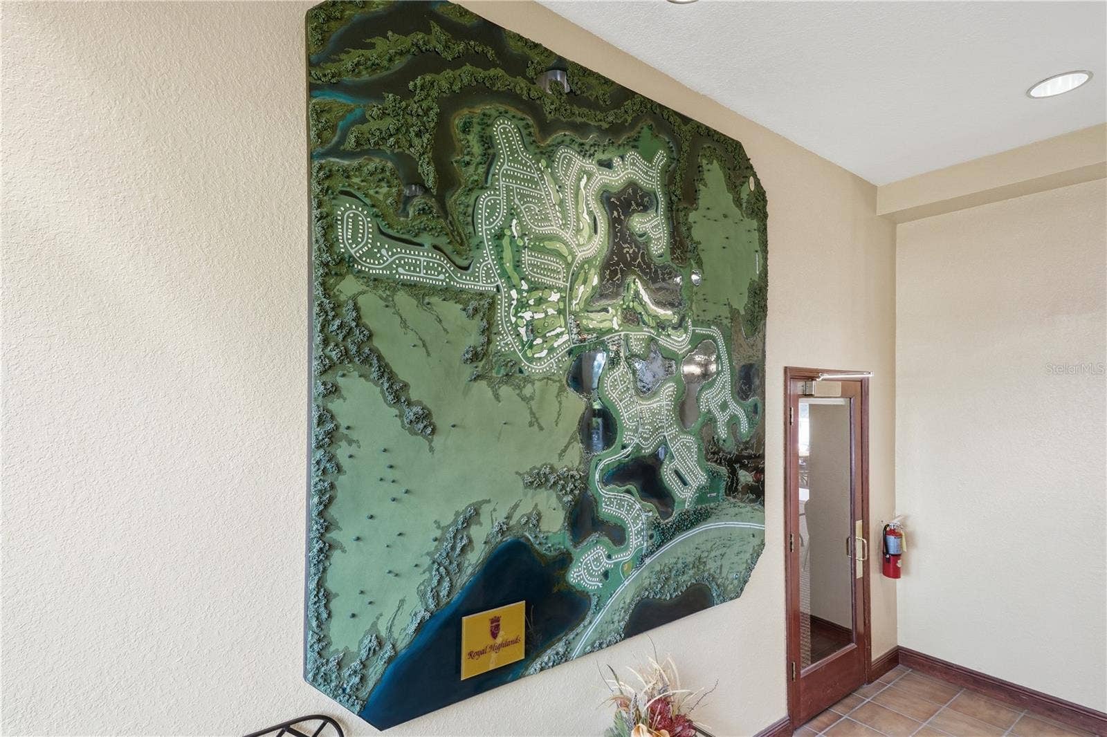 21736 PRINCESS GRACE COURT, Leesburg, FL 34748 A special feature at The Great Hall is the TOPOGRAPGICAL MAP of ROYAL HIGHLANDS.