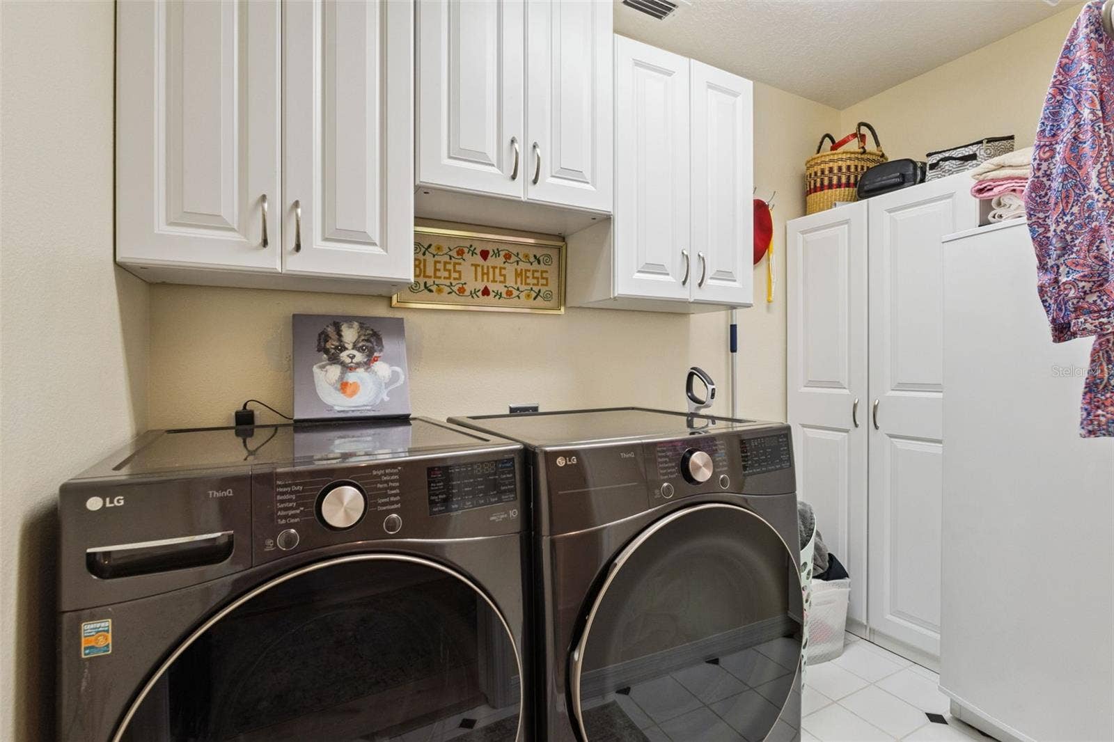 21736 PRINCESS GRACE COURT, Leesburg, FL 34748 FREEZER in LAUNDRY ROOM CONVEYS