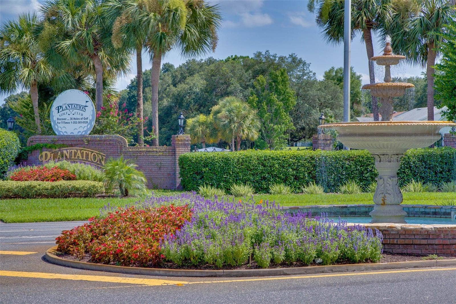 Community amenity: The Plantation entrance sign, fountain and landscaping