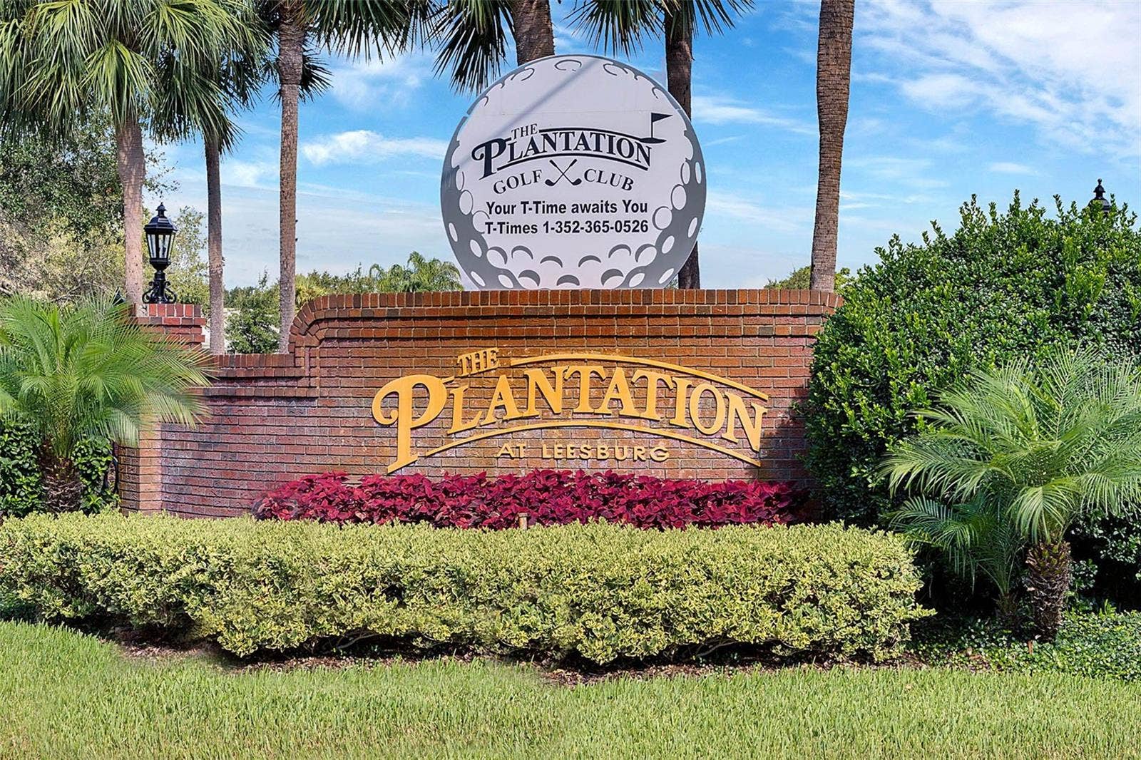 Community amenity: The Plantation at Leesburg and Plantation Golf Club entrance sign