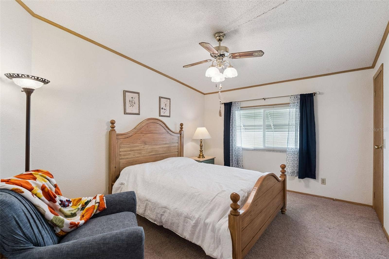 Guest bedroom with ceiling fan and window
