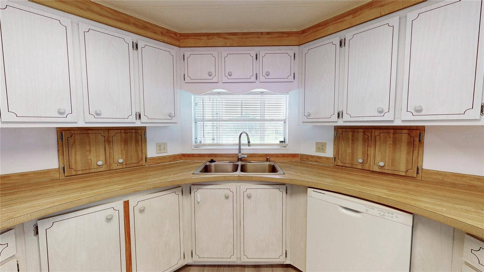 717 SURREY PLACE, Leesburg, FL 34748