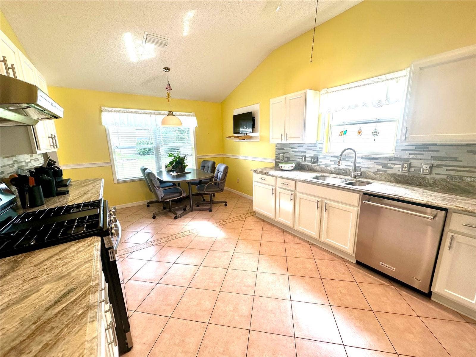 3033 HILLSIDE LANE, The Villages, FL 32162 3033 HILLSIDE LANE, The Villages, FL 32162