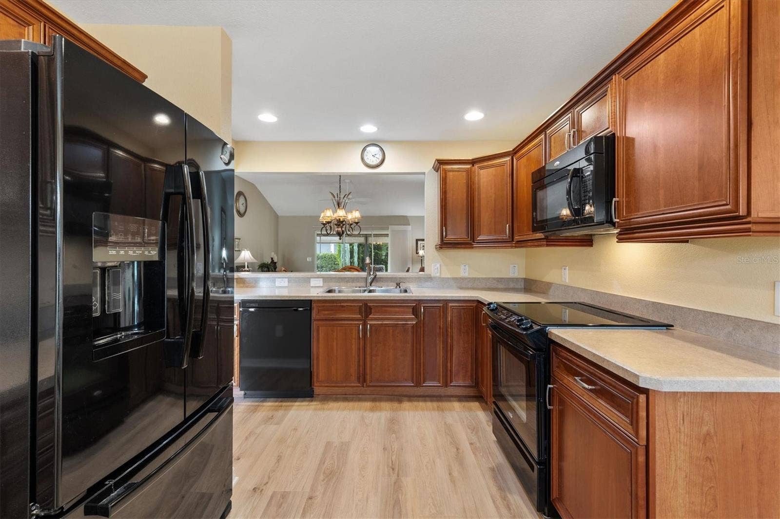 2346 GRENADIER WAY, The Villages, FL 32162 Kitchen