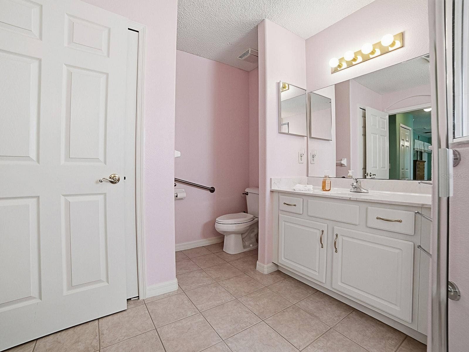 WATER CLOSET