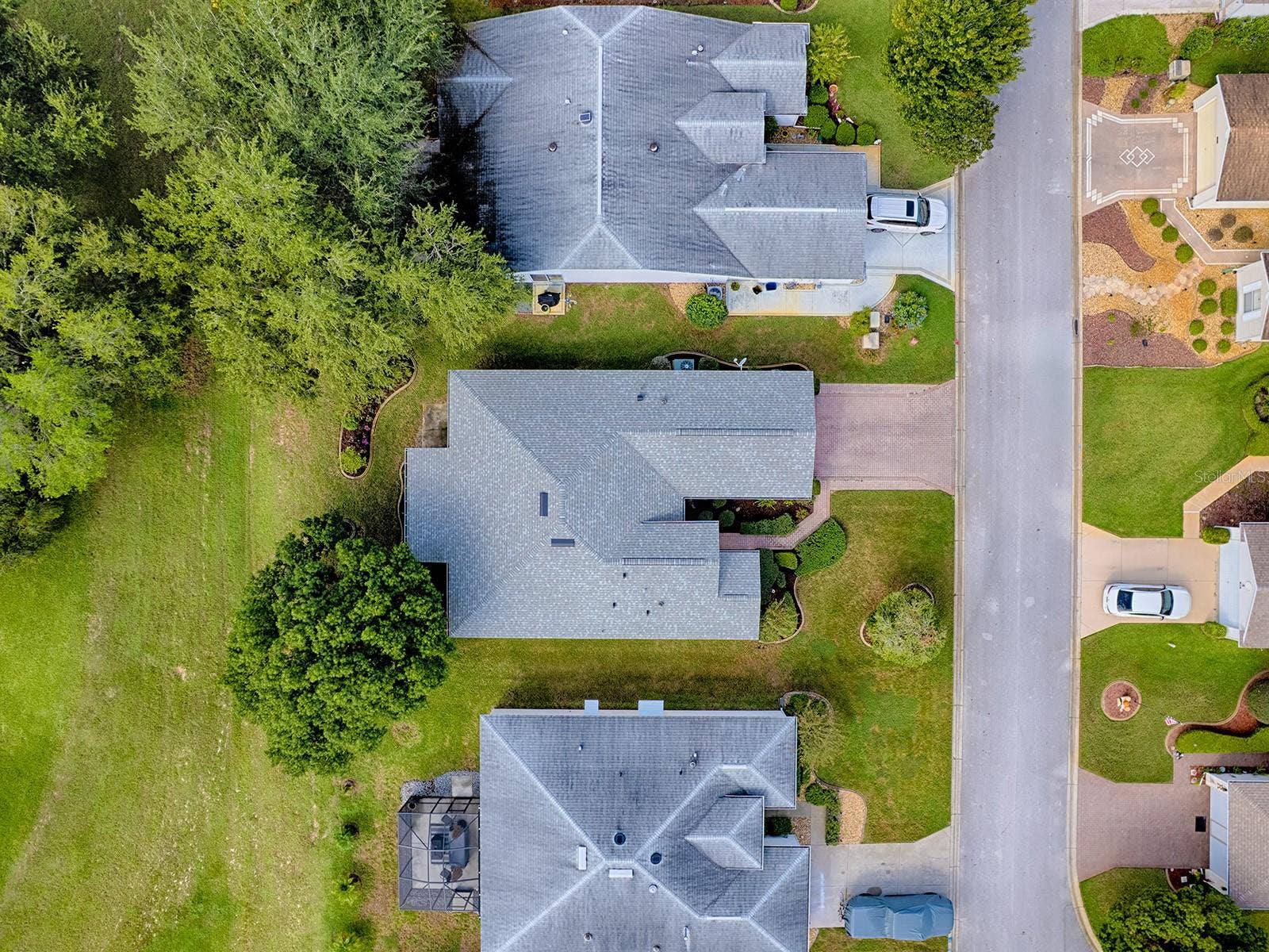 NEW ROOF 2023
