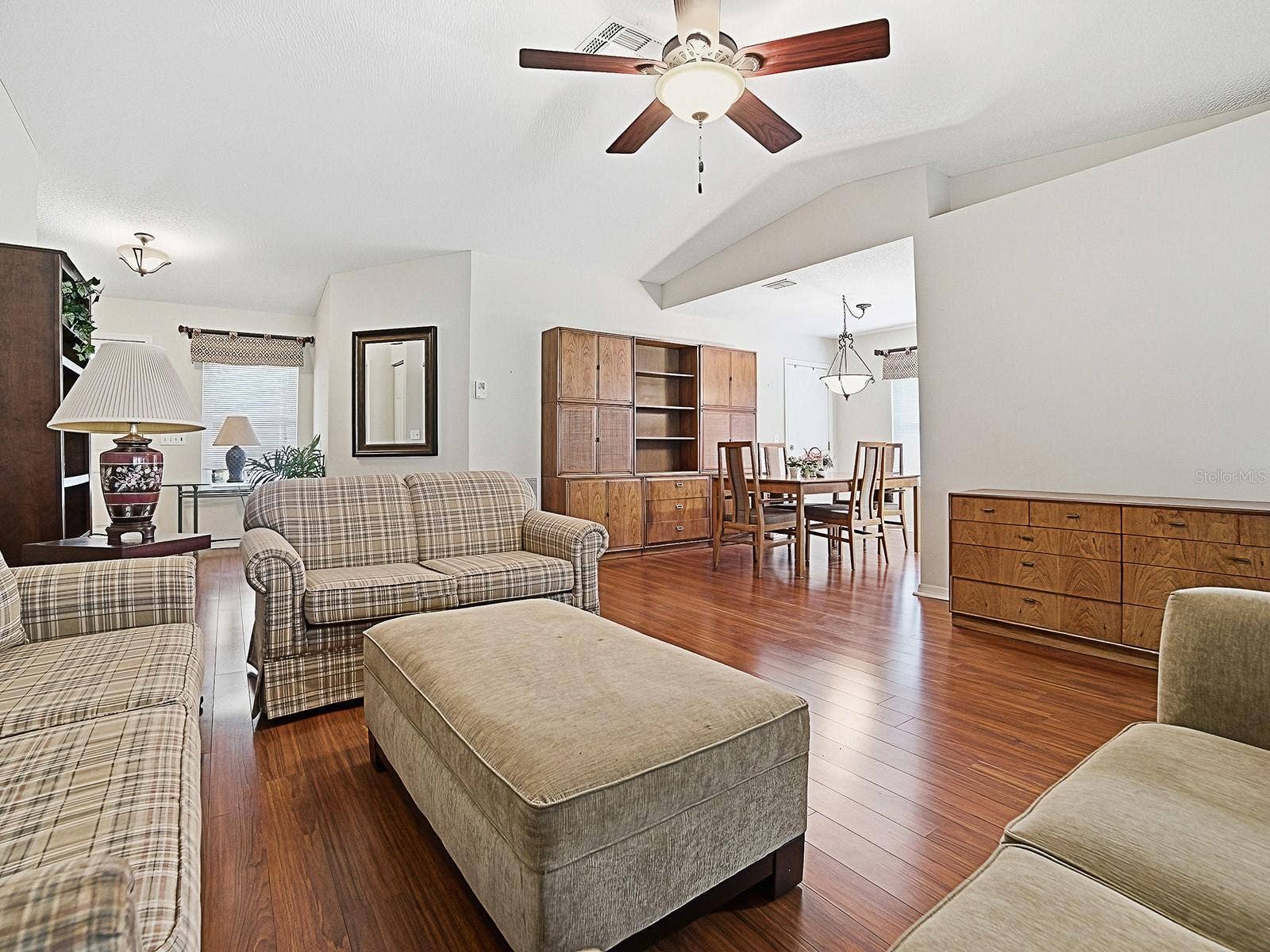 LIVING/DINING AREA