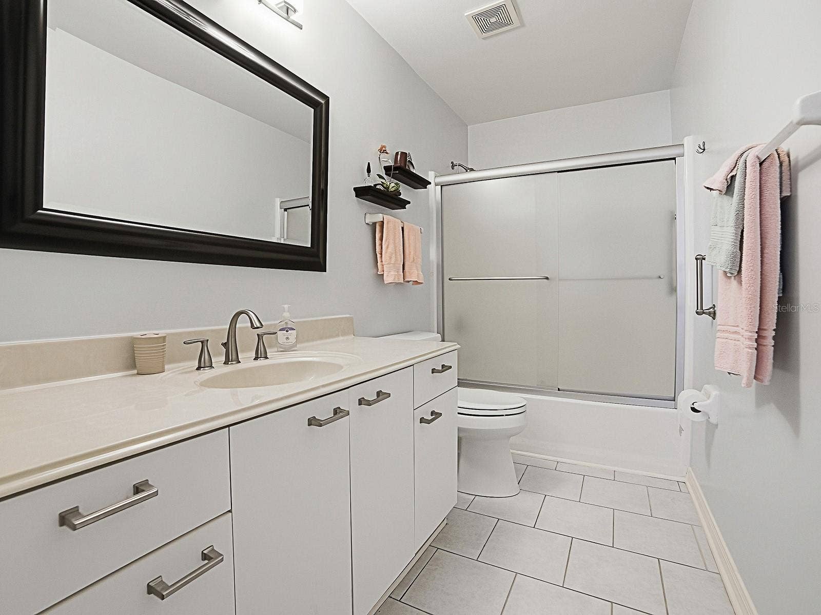 GUEST BATH