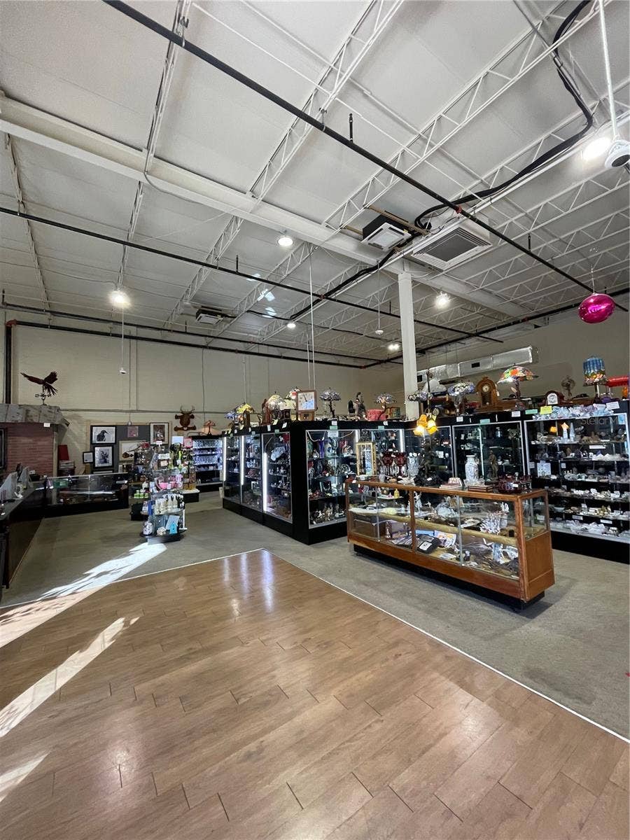 349 PLAZA DRIVE, Eustis, FL 32726 Main sales floor