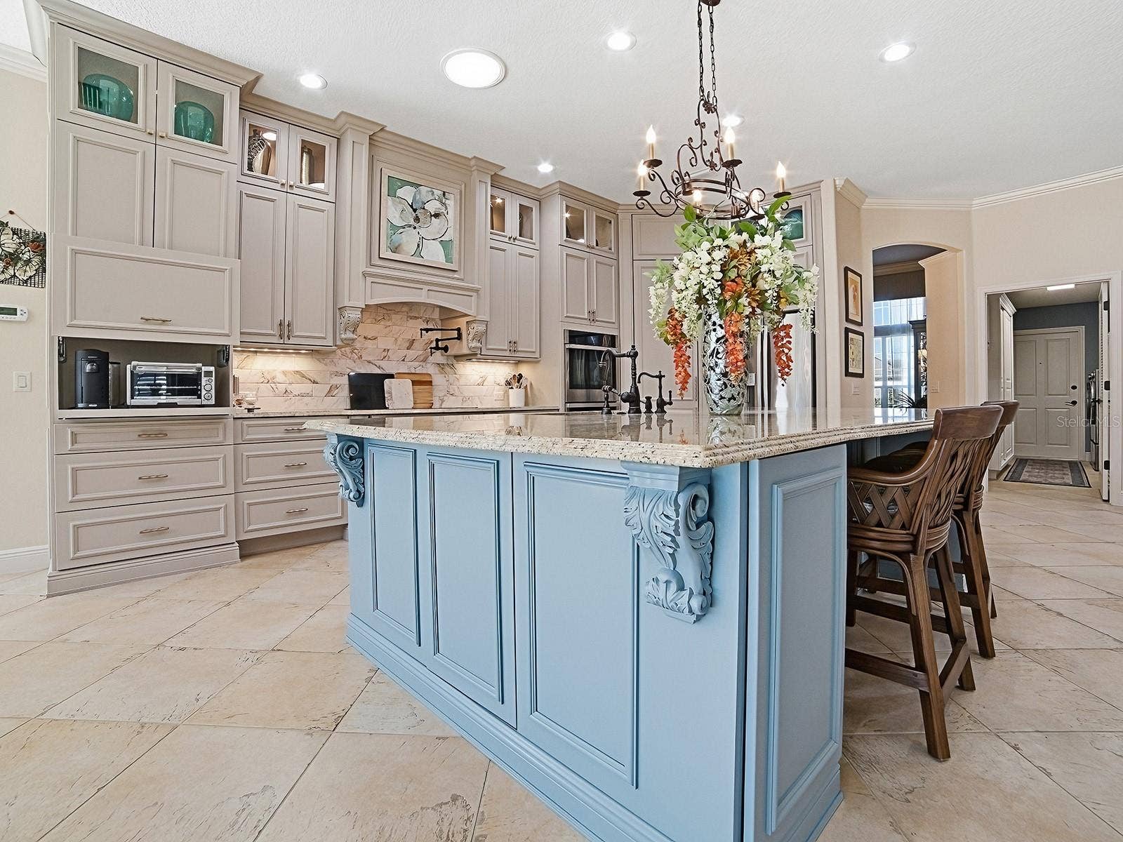 1103 MIONA SHORES DRIVE, The Villages, FL 32162 AROUND THE CORNER FROM THE DINING ROOM, YOU'LL FIND THE COMPLETELY RENOVATED, STUNNING KITCHEN.