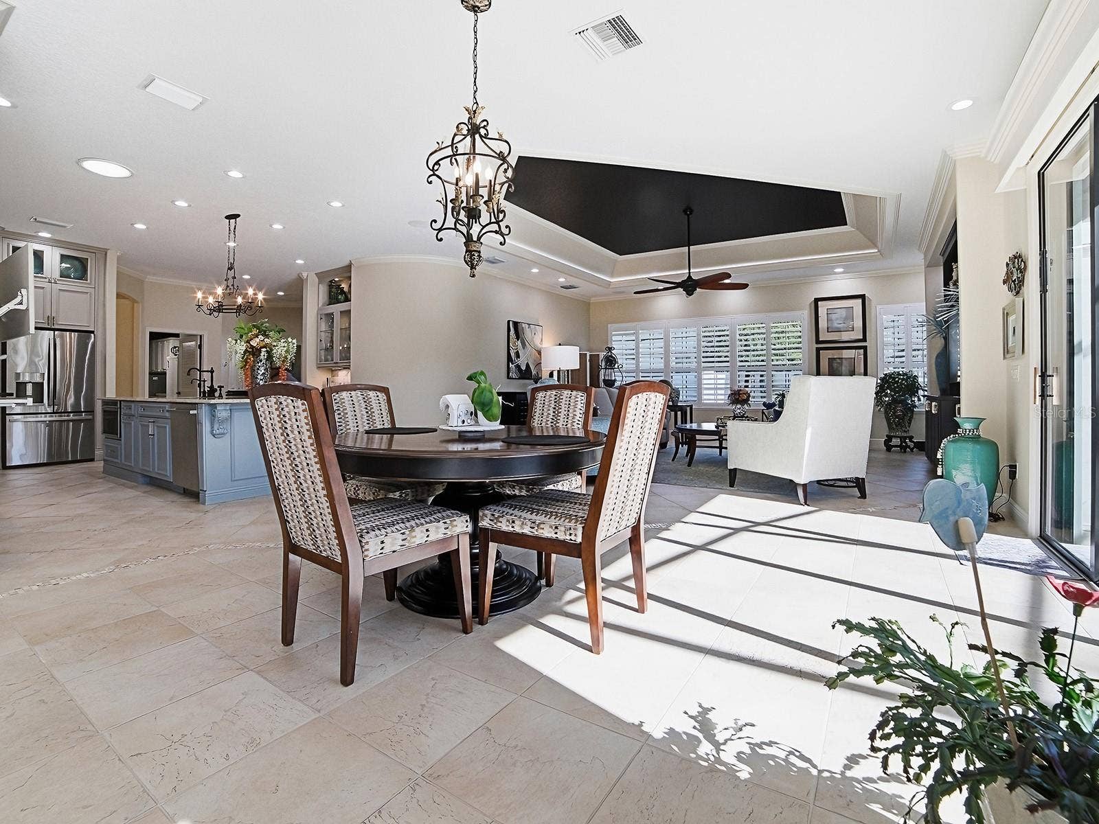1103 MIONA SHORES DRIVE, The Villages, FL 32162 CASUAL DINING AREA OFF OF THE KITCHEN AND LARGE FAMILY ROOM.