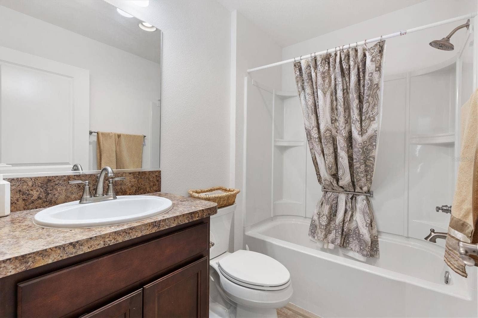 6094 RODRIGUEZ LANE, The Villages, FL 32163 Guest Bath