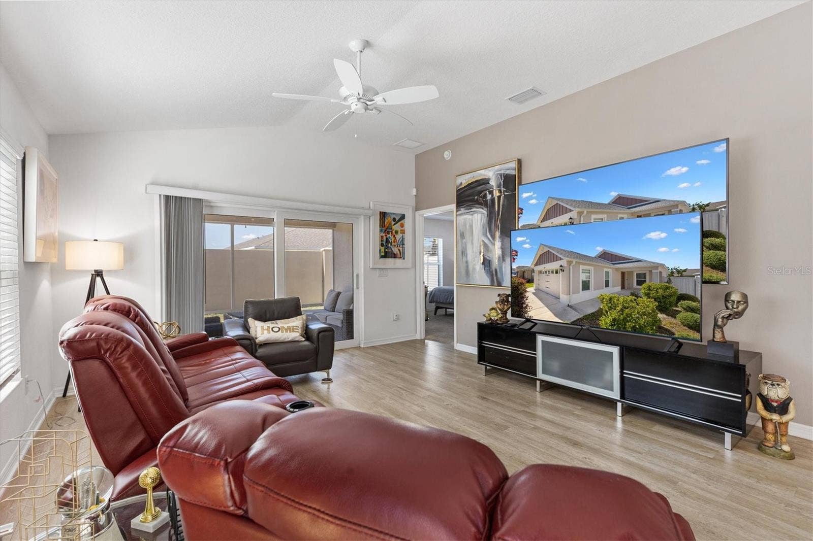 6094 RODRIGUEZ LANE, The Villages, FL 32163 Living Room