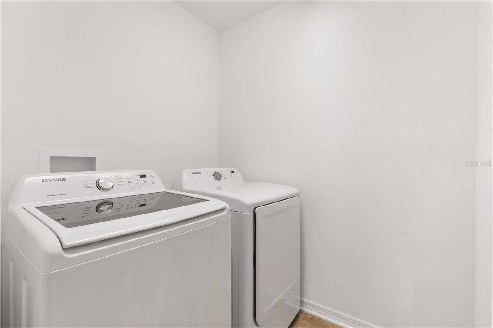 6094 RODRIGUEZ LANE, The Villages, FL 32163 Laundry Room