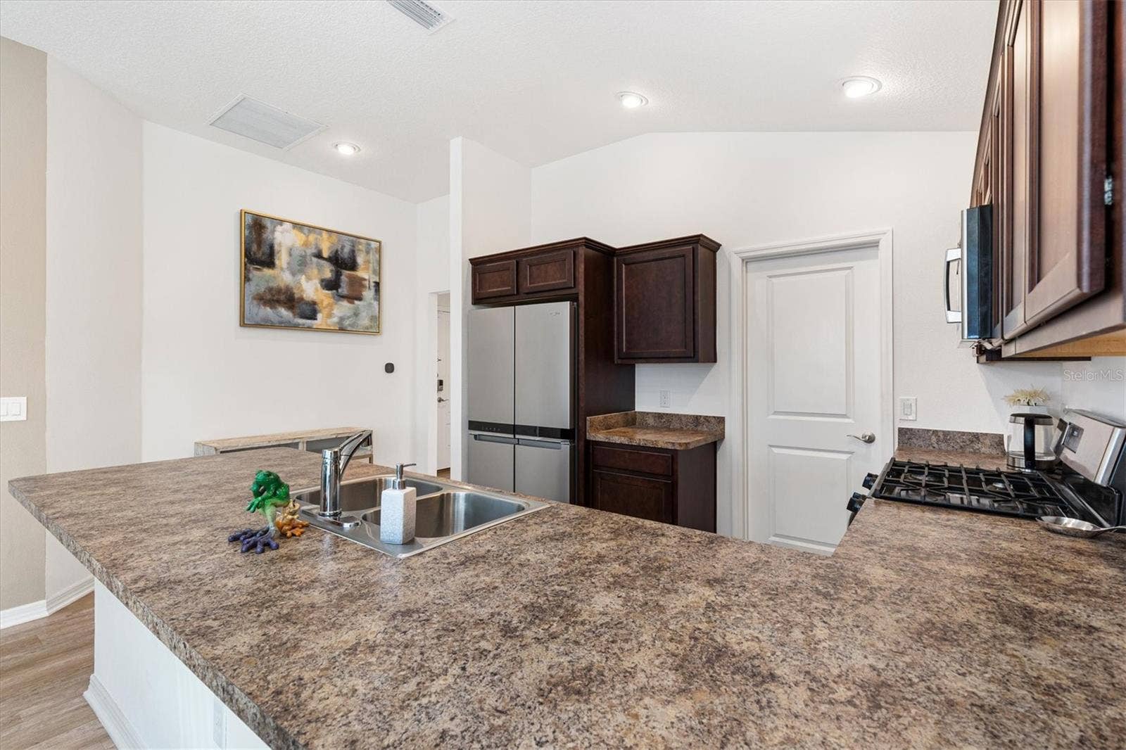 6094 RODRIGUEZ LANE, The Villages, FL 32163 Kitchen