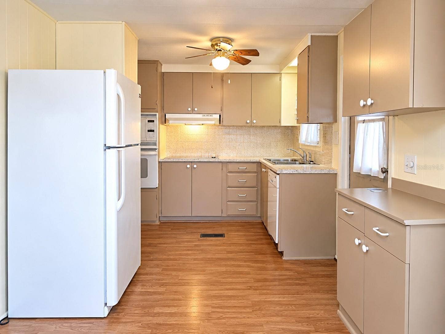 512 PALO VERDE DRIVE, Leesburg, FL 34748 Kitchen
