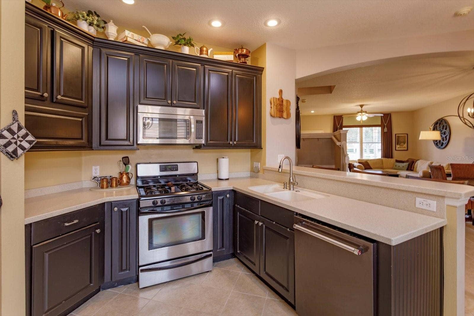 27239 WHITE PLAINS WAY, Leesburg, FL 34748 27239 WHITE PLAINS WAY, Leesburg, FL 34748