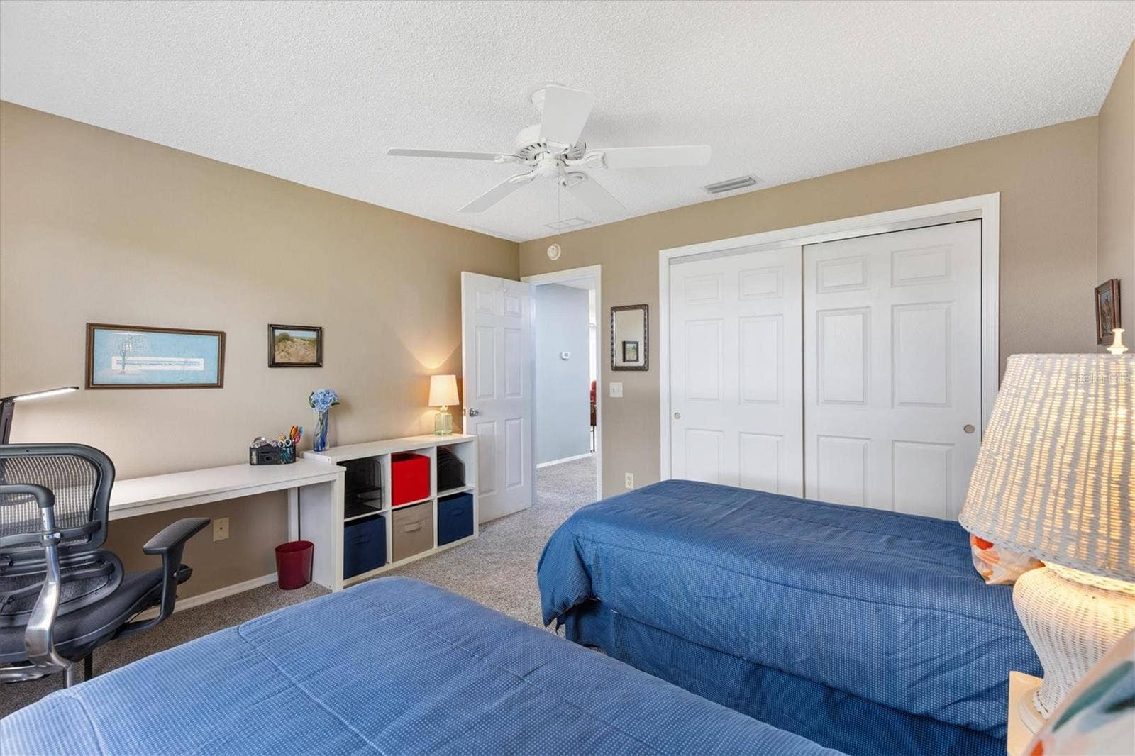 2 BEDROOM WITH DESK & CHAIR/HOME OFFICE