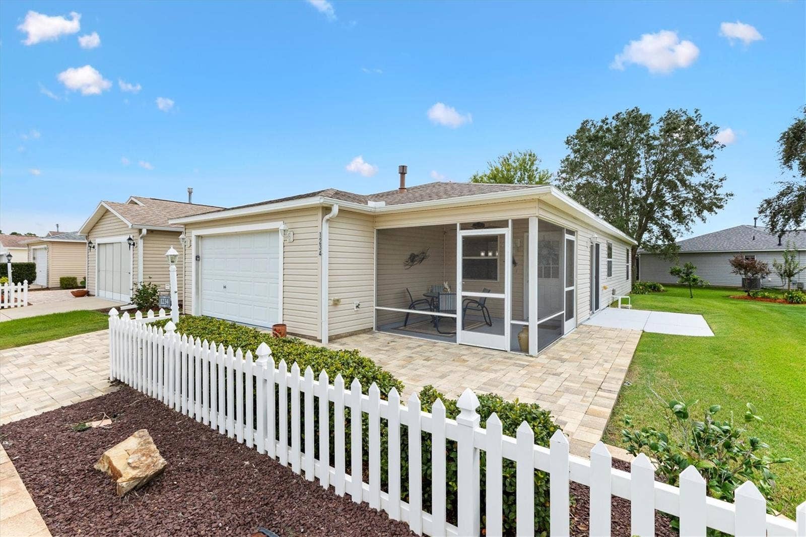 PAVOR DRIVEWAY WITH LARGE LOT