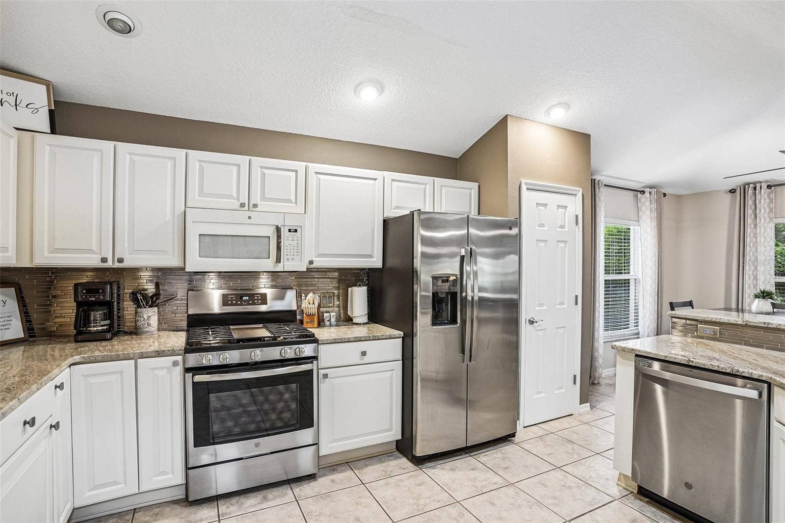 17115 SE 93RD TELLFIER TERRACE, The Villages, FL 32162 wonderful kitchen