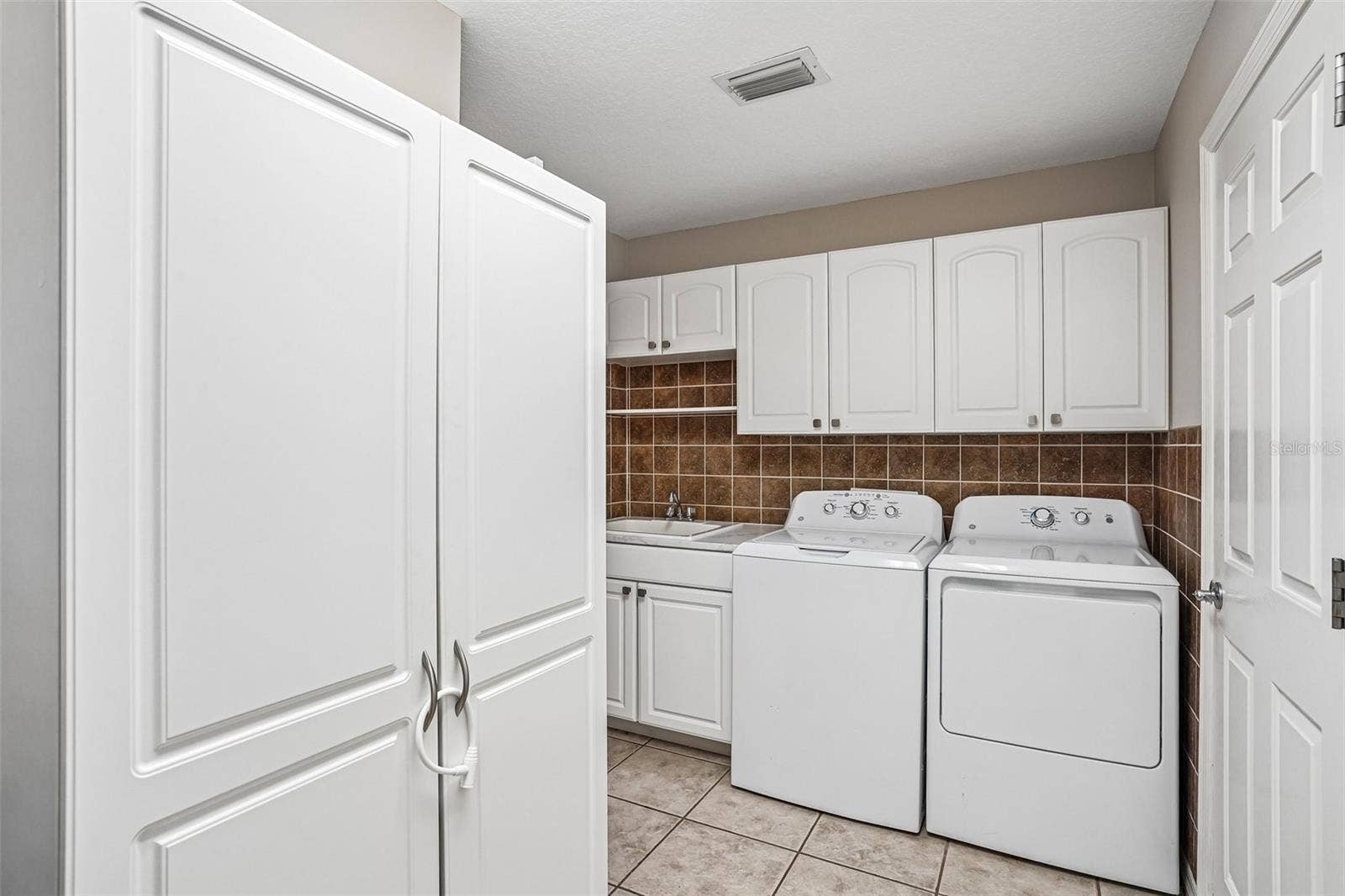 17115 SE 93RD TELLFIER TERRACE, The Villages, FL 32162 17115 SE 93RD TELLFIER TERRACE, The Villages, FL 32162