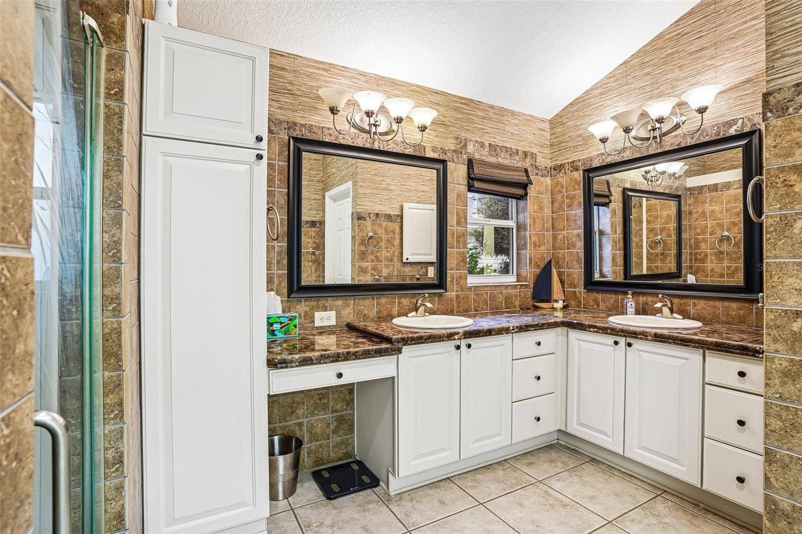 17115 SE 93RD TELLFIER TERRACE, The Villages, FL 32162 double vanity
