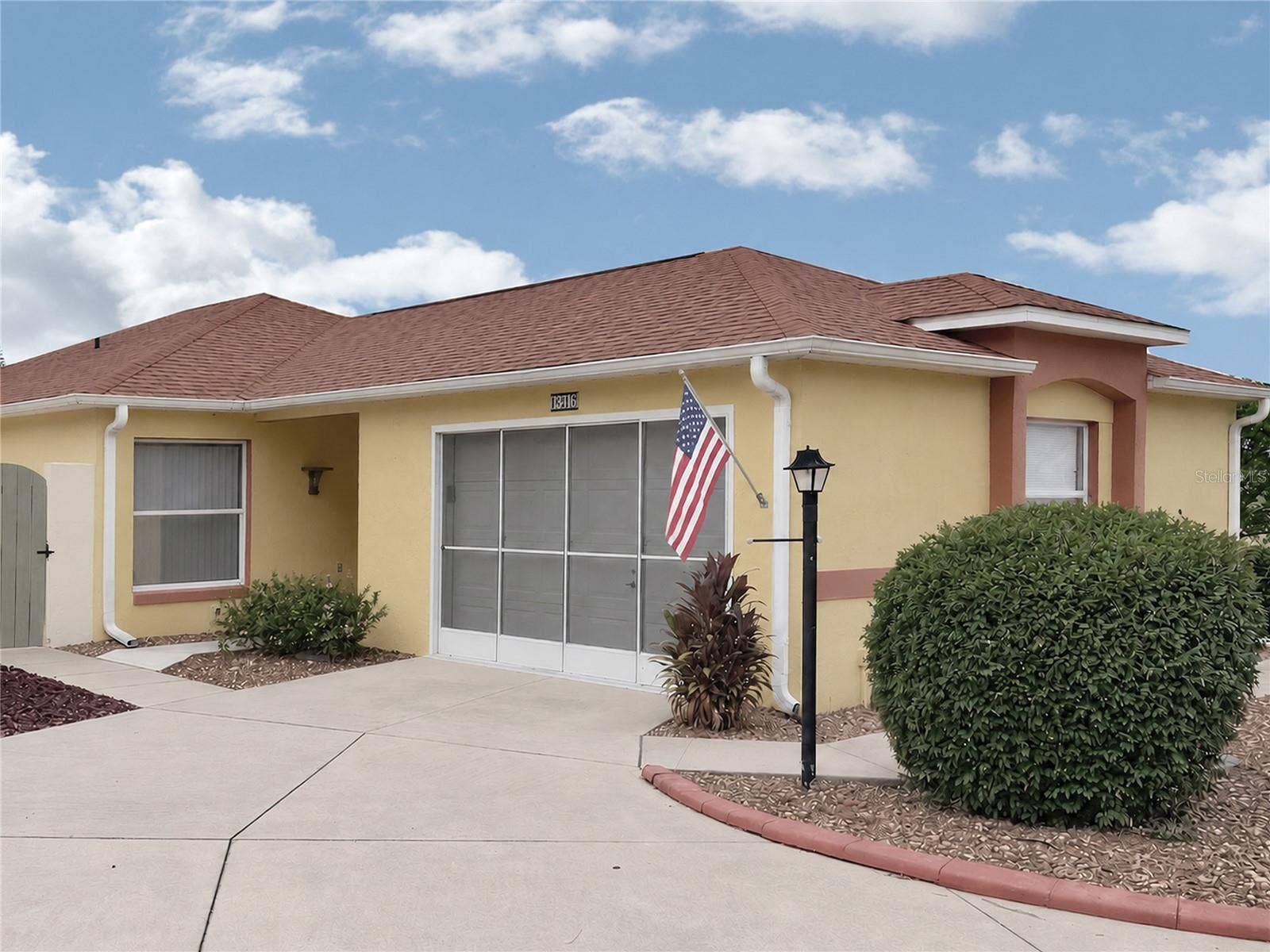 1318 BALBOA COURT, The Villages, FL 32159 1318 Balboa Ct, The Villages, FL 2-bed, 2-bath, liv/din + enclosed lanai with sliding windows