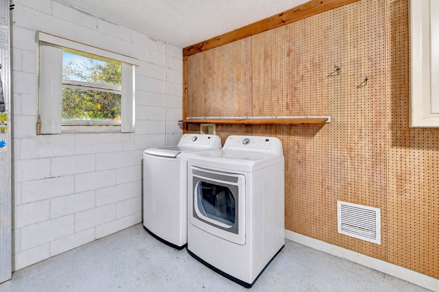 5124 LINKS LANE, Leesburg, FL 34748 Garage/ Laundry Area