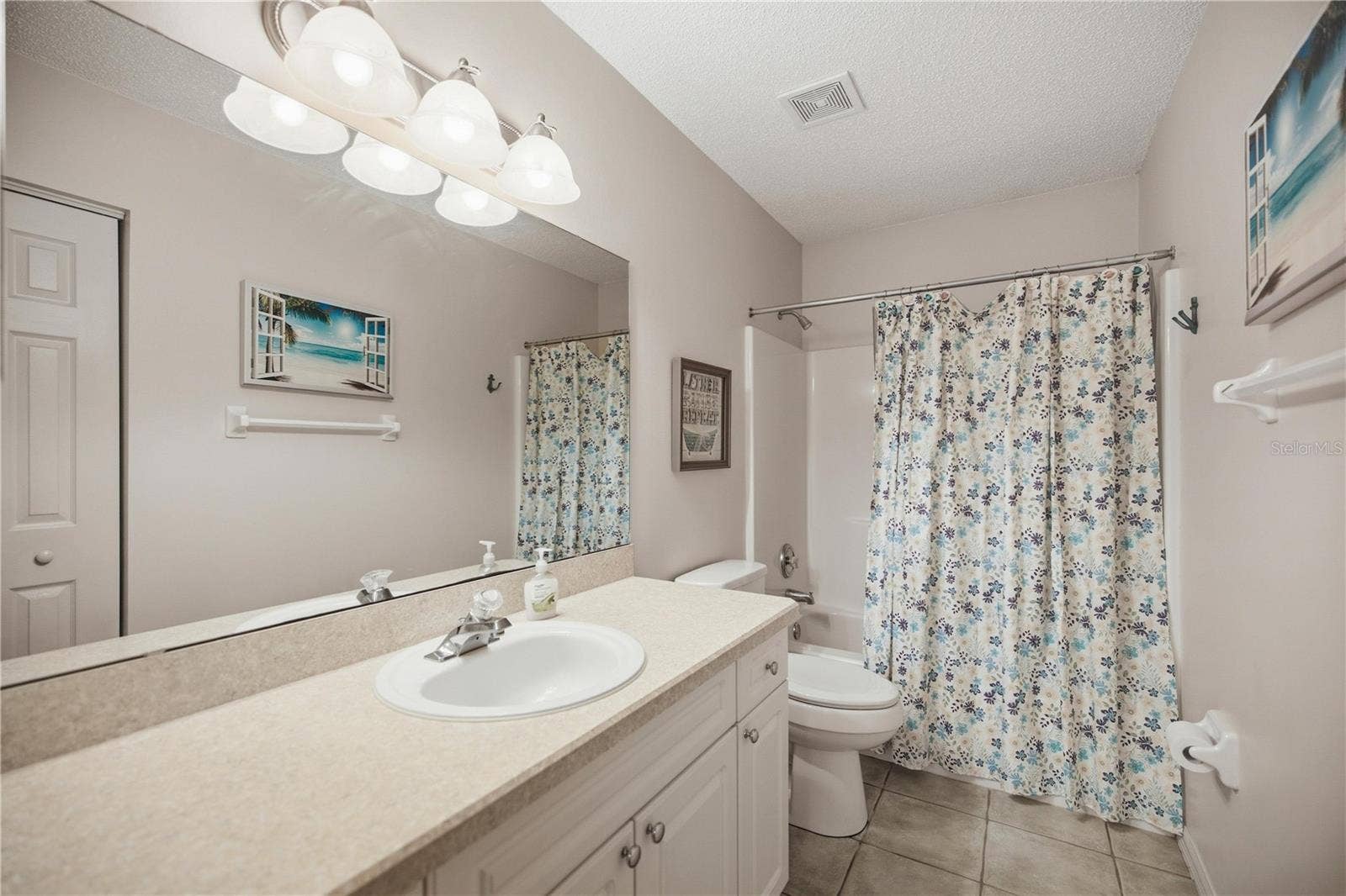 32802 CROOKED OAKS LANE, Leesburg, FL 34748 Guest Bathroom