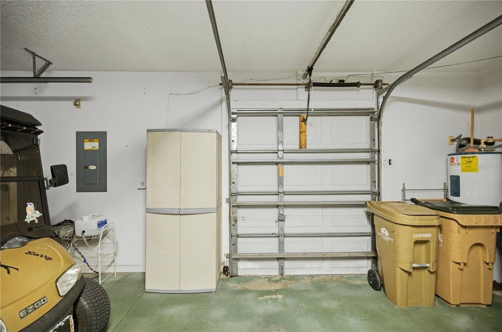 32802 CROOKED OAKS LANE, Leesburg, FL 34748 Golf Cart Garage