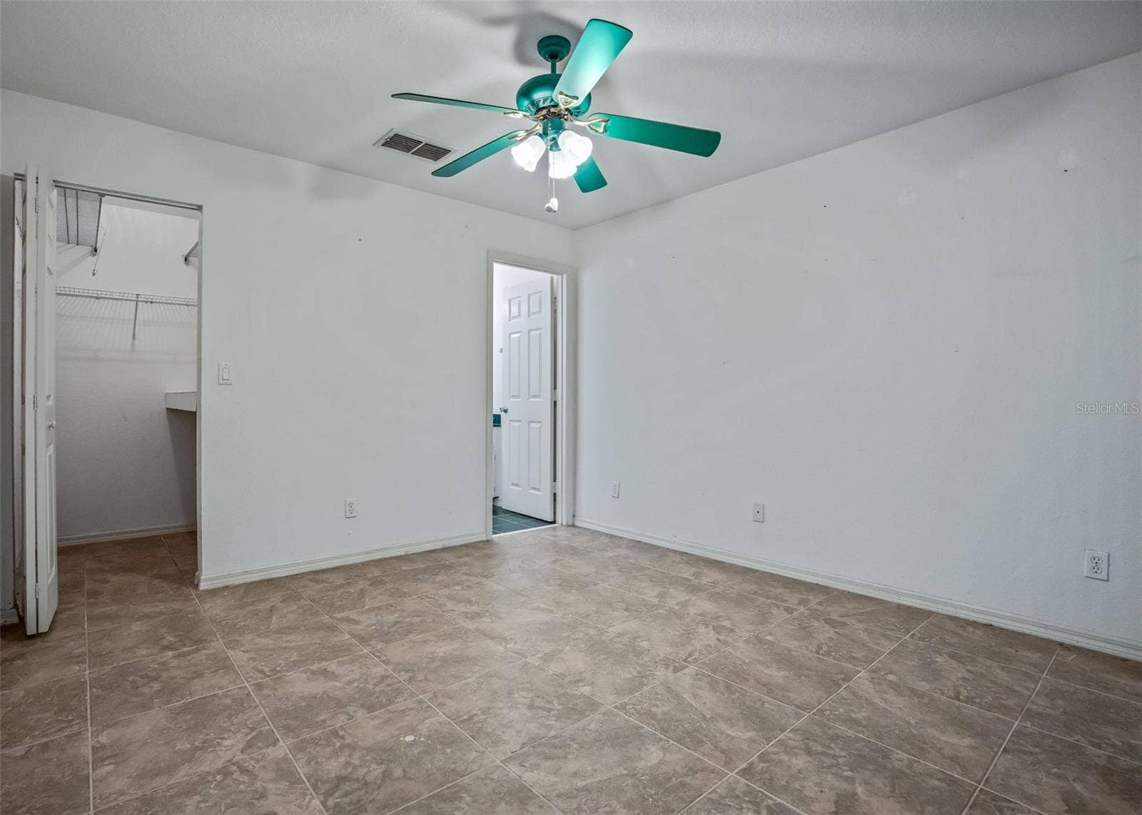 Casita w/Walk in Closet & Full Bathroom