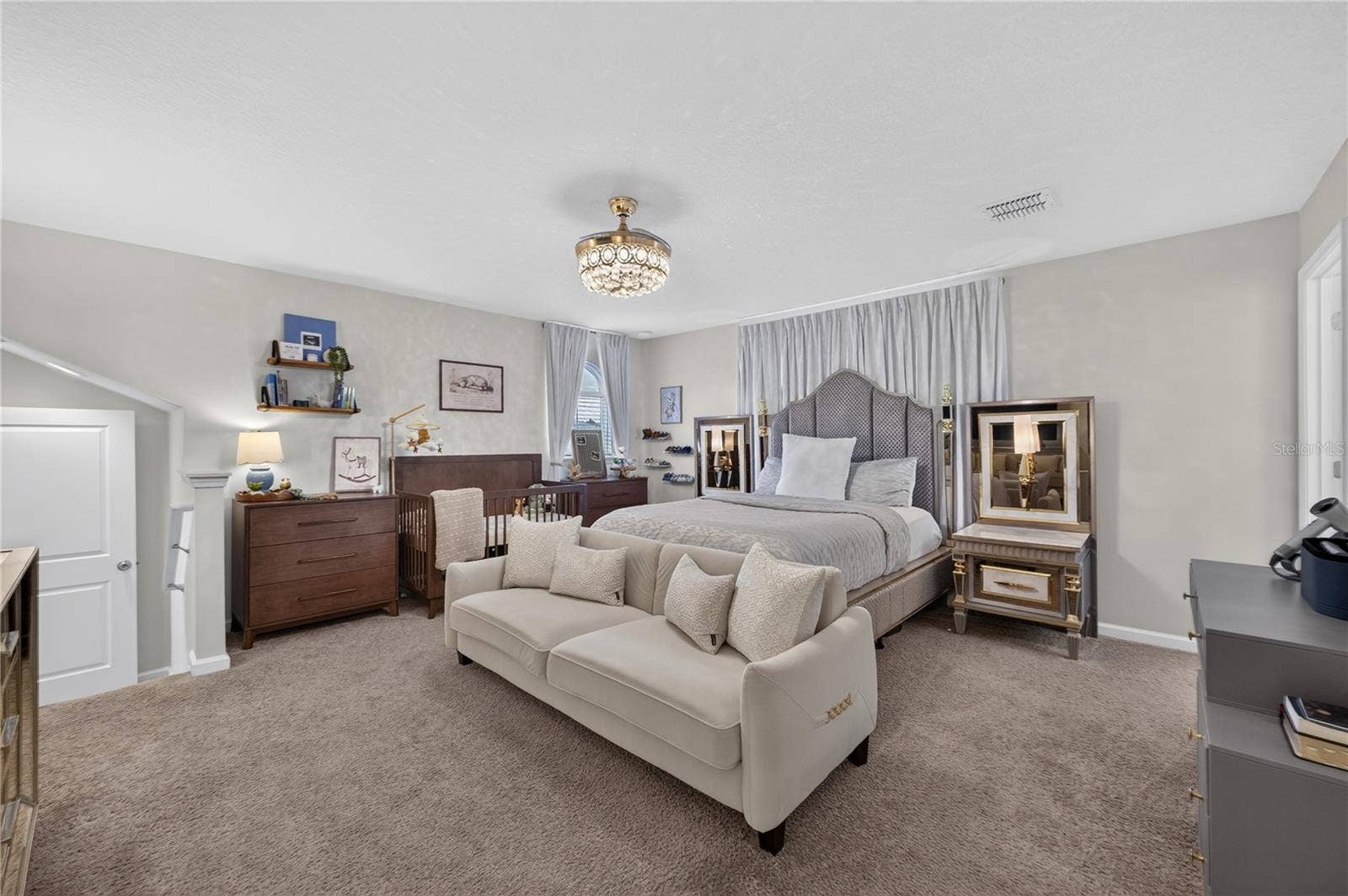 Upstairs Suite/Bedroom 5