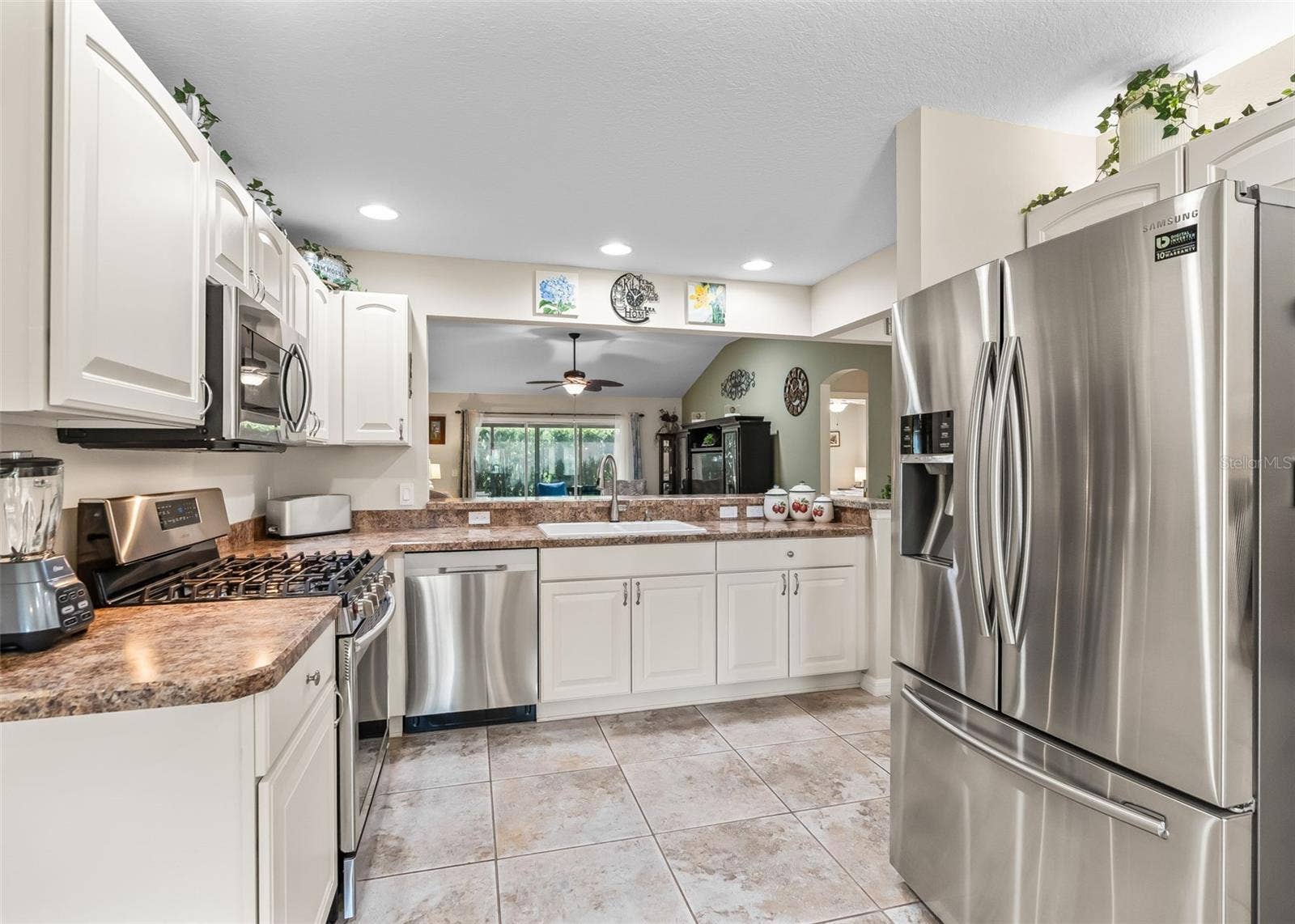 2182 KAYLEE DRIVE, The Villages, FL 32162 2182 KAYLEE DRIVE, The Villages, FL 32162