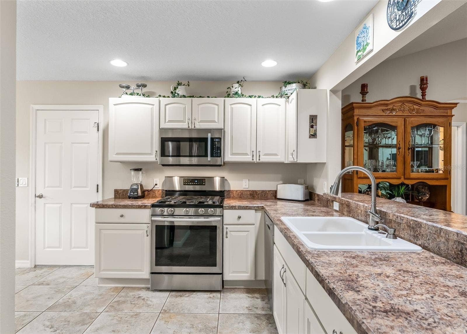 2182 KAYLEE DRIVE, The Villages, FL 32162 2182 KAYLEE DRIVE, The Villages, FL 32162