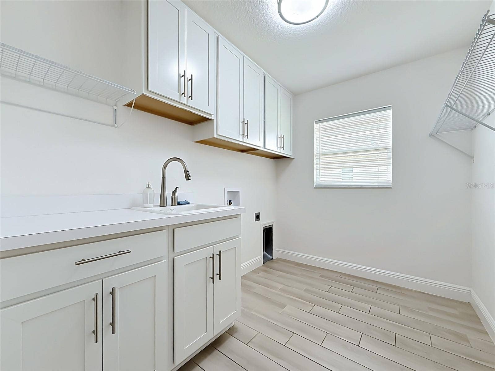 10371 ADDISON SHORE WAY, Oxford, FL 34484 Laundry room