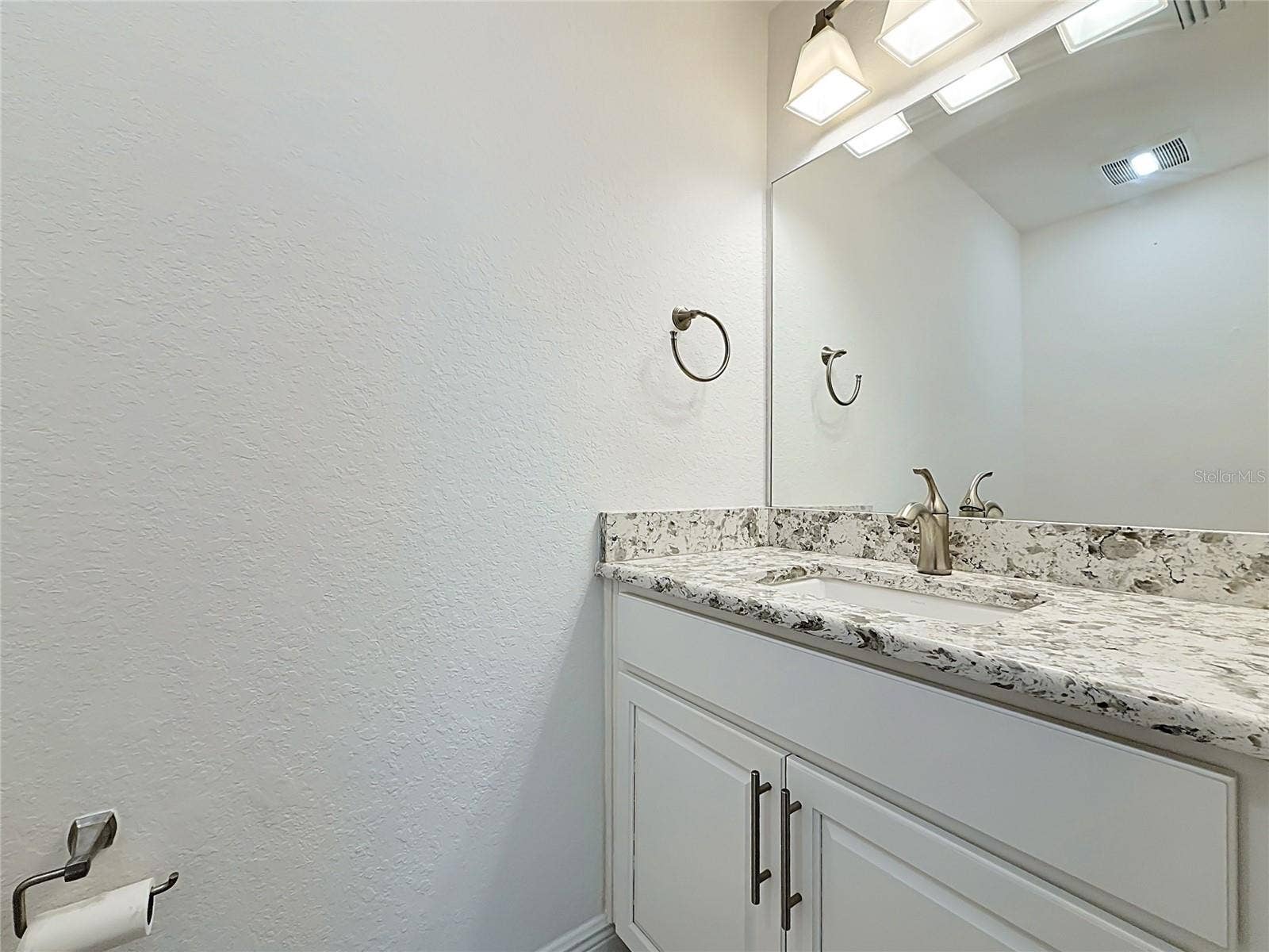 10371 ADDISON SHORE WAY, Oxford, FL 34484 Half bathroom