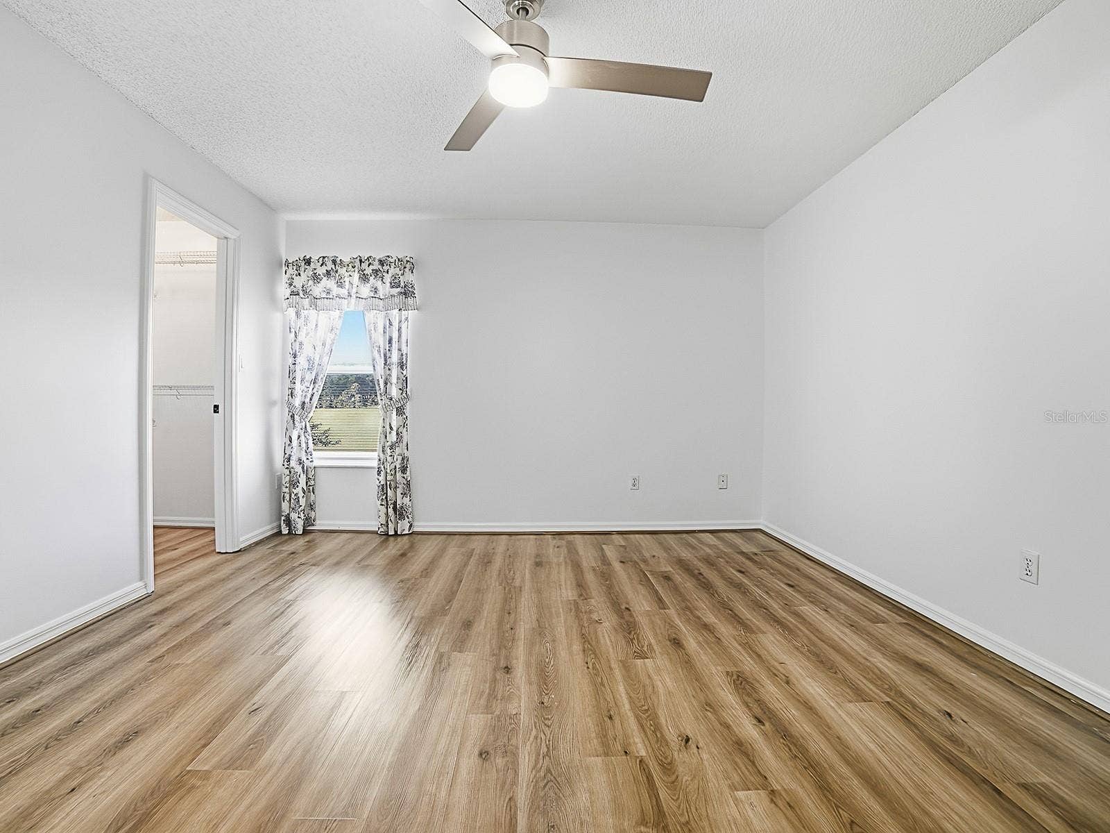 4952 HERON RUN CIRCLE, Leesburg, FL 34748 4952 HERON RUN CIRCLE, Leesburg, FL 34748