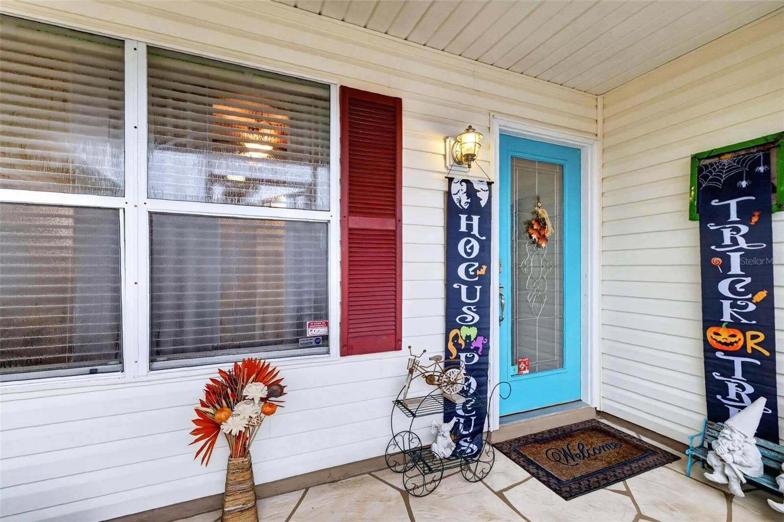 Screened Front Porch and Entry