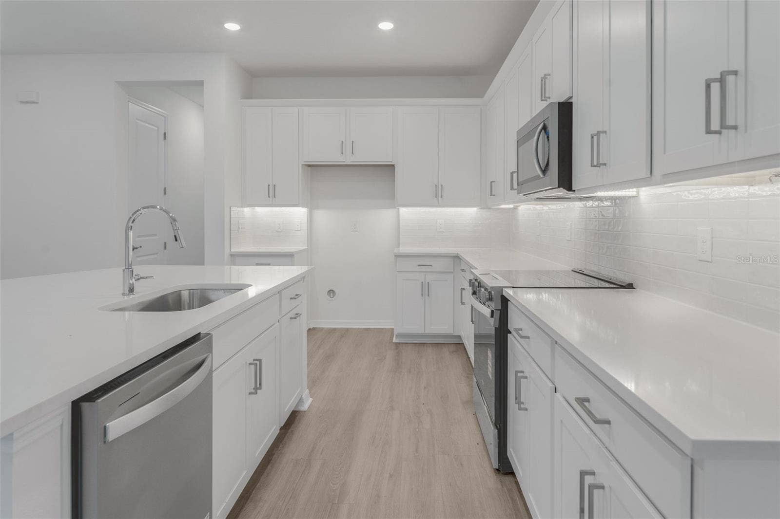 17572 VALLEYWOOD PARKWAY, Land O Lakes, FL 34638 17572 VALLEYWOOD PARKWAY, Land O Lakes, FL 34638