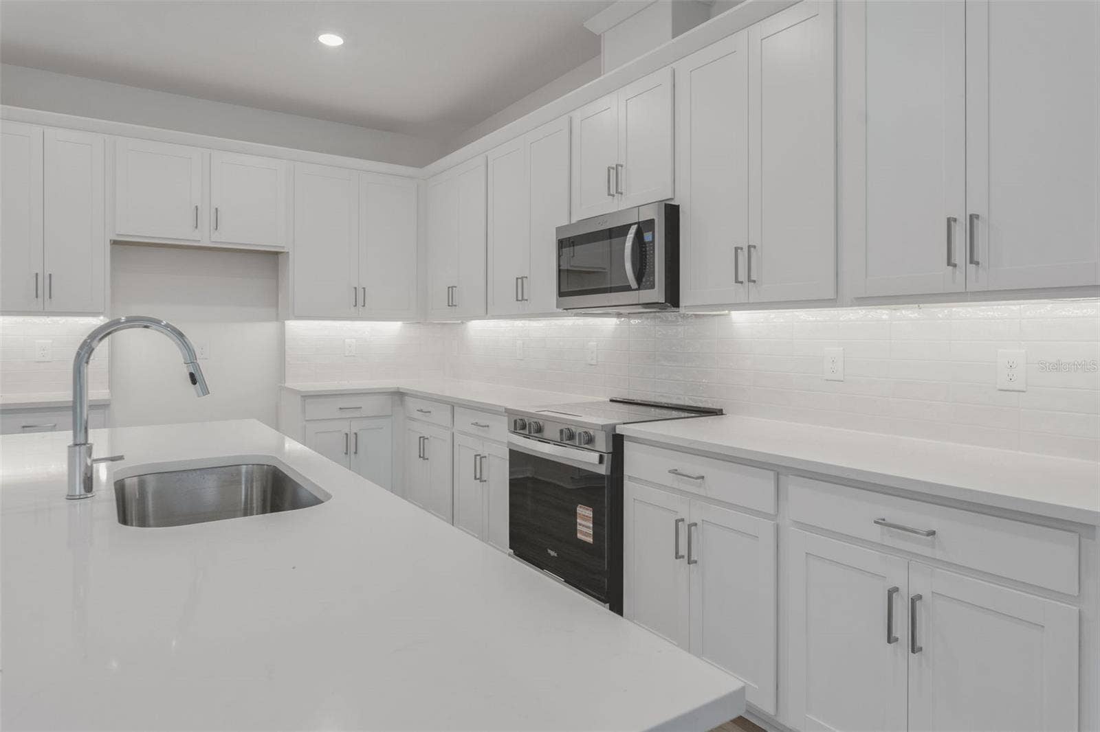 17572 VALLEYWOOD PARKWAY, Land O Lakes, FL 34638 17572 VALLEYWOOD PARKWAY, Land O Lakes, FL 34638
