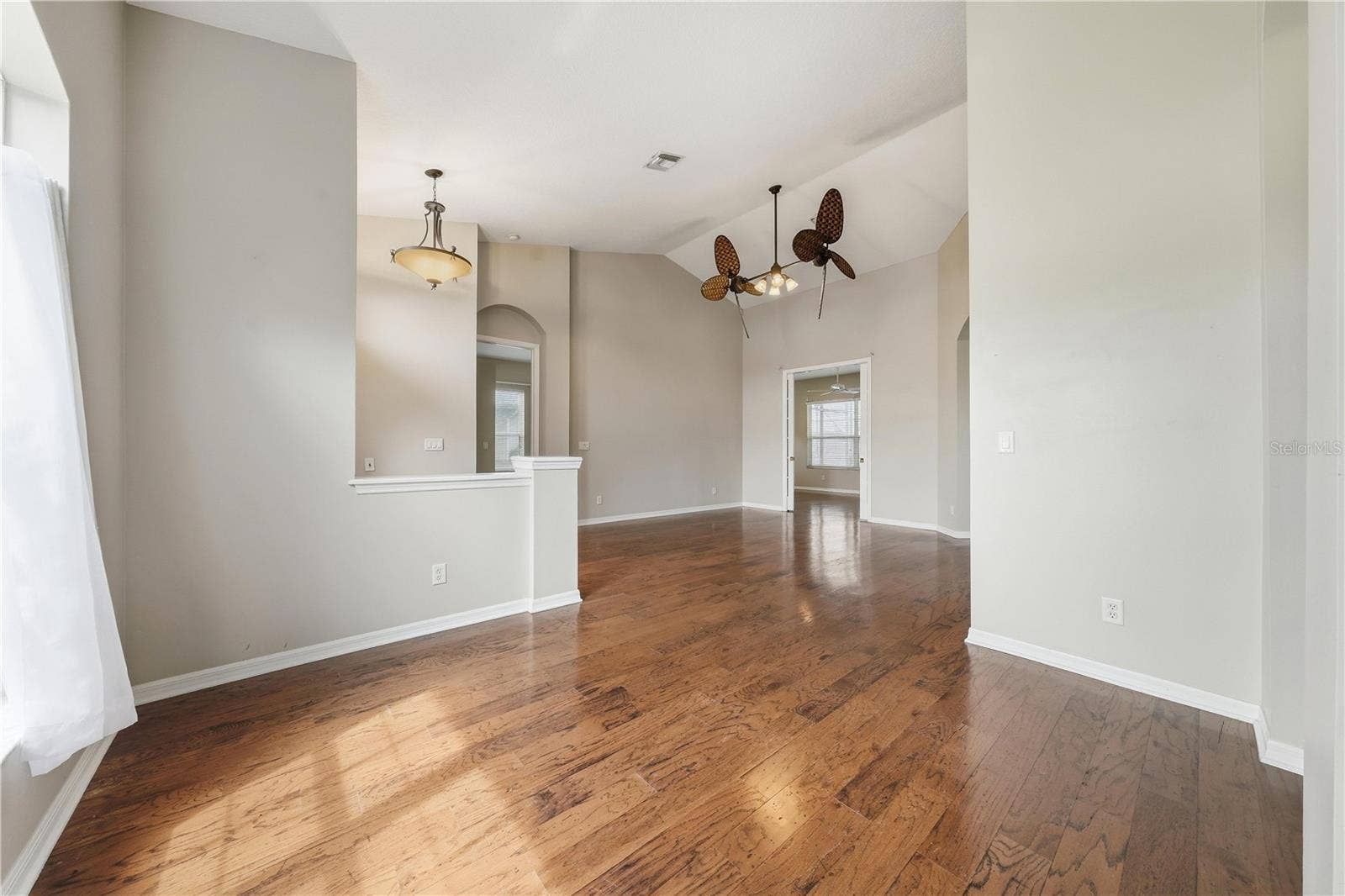 5127 AURORA DRIVE, Leesburg, FL 34748 5127 AURORA DRIVE, Leesburg, FL 34748