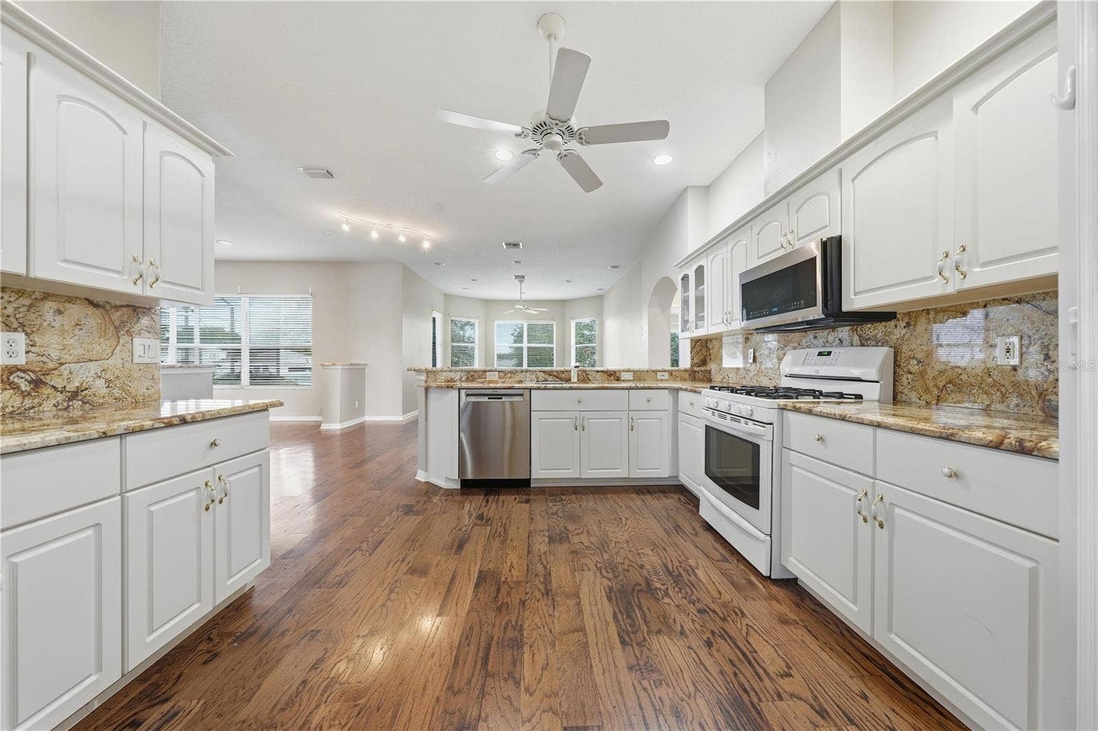5127 AURORA DRIVE, Leesburg, FL 34748 5127 AURORA DRIVE, Leesburg, FL 34748