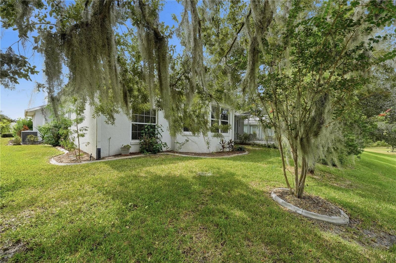 5127 AURORA DRIVE, Leesburg, FL 34748 5127 AURORA DRIVE, Leesburg, FL 34748